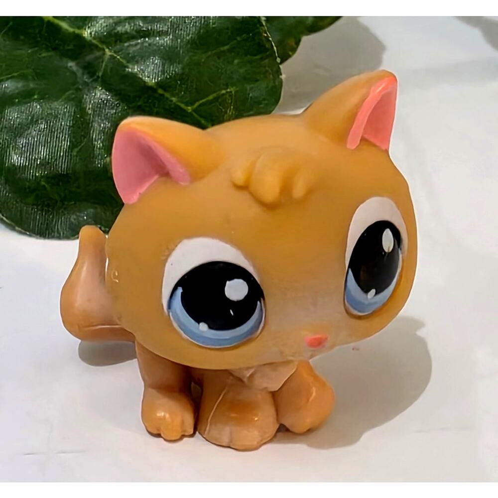 Hasbro Littlest Pet Shop #47 Kitten Cat 2004 LPS Toy